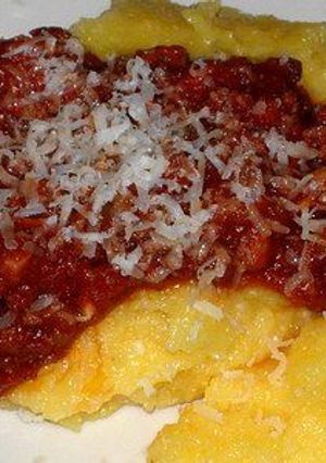 Una foto de Polenta a la Bolognesa o Italiana