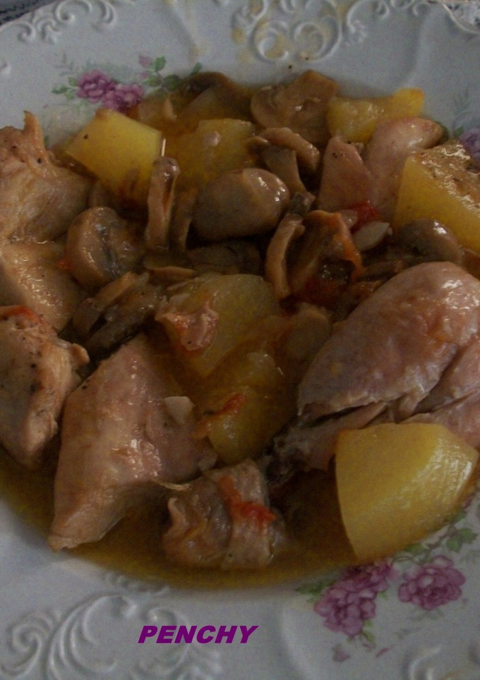 Una foto de Pollo en salsa de champiñones
