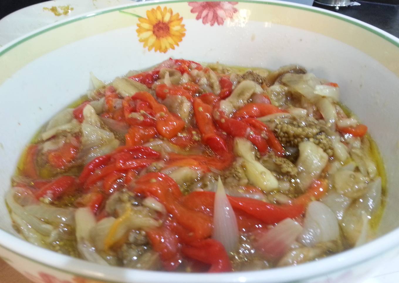 Ensalada de pimientos, berenjena y cebolla<br />