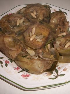 Una foto de Alcachofas con piñones
