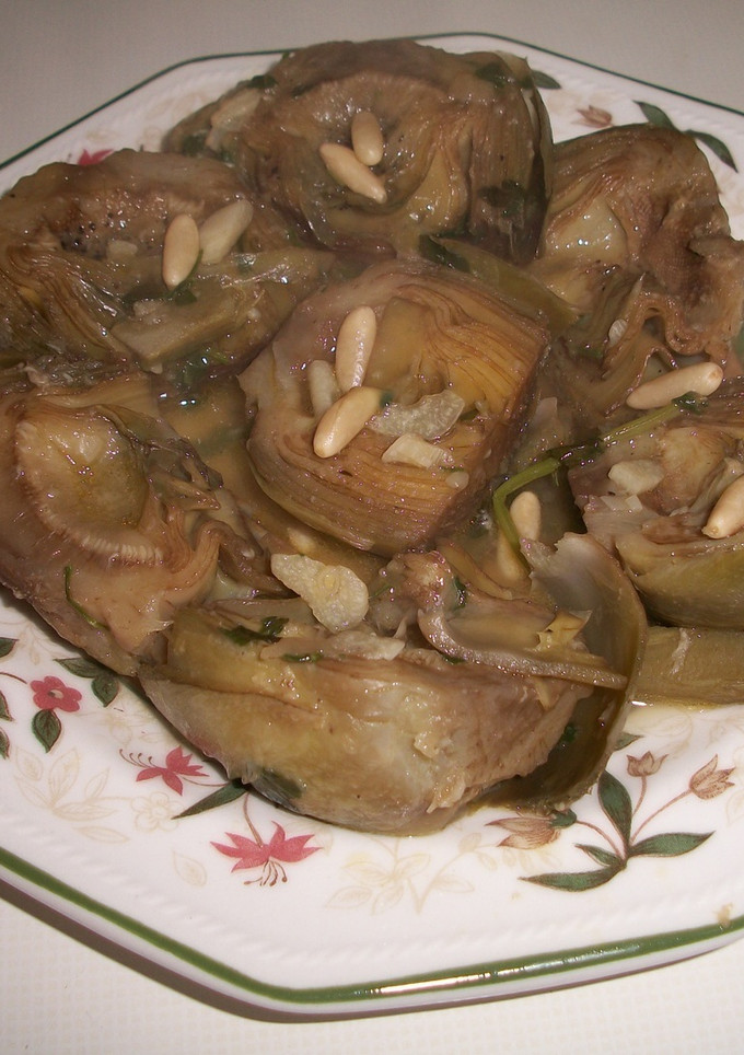 Una foto de Alcachofas con piñones