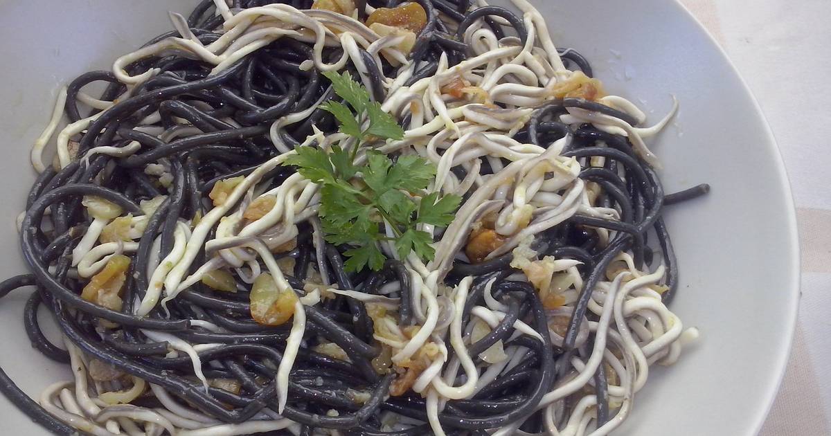 Merluza al Microondas con Espaguetis nero di sepia