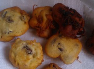 Una foto de Buñuelos con pasas de uvas