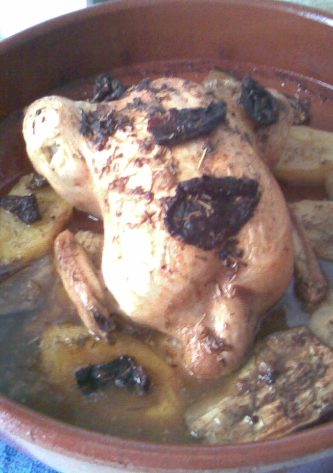 Una foto de Pollo asado con tomates secos en aceite