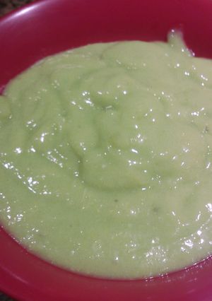 Una foto de Crema dulce de aguacate o palta
