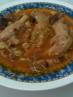 Una foto de Manitas de cerdo en salsa LOLI