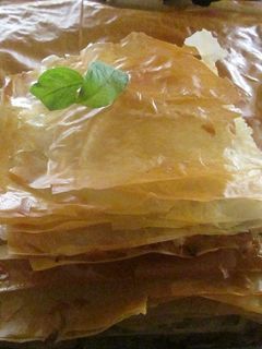 Una foto de Tarta dorada rellena con verduras en juliana