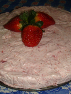 Una foto de Torta mousse de frutilla