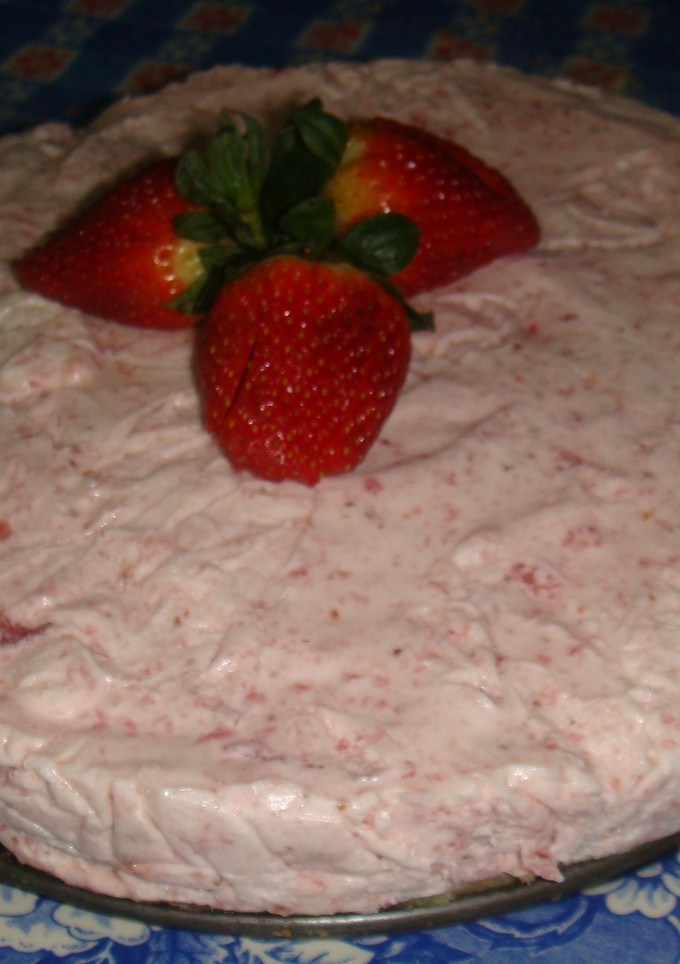 Una foto de Torta mousse de frutilla