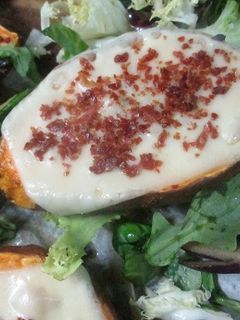 Una foto de Batatas horneadas con queso y sal de jamón
