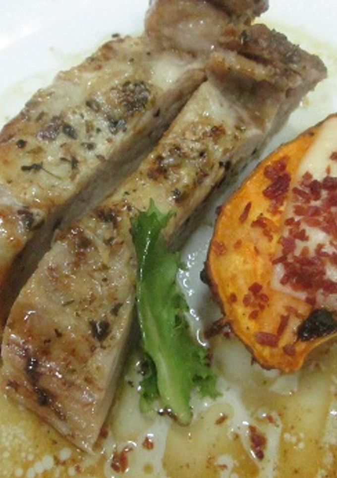 Una foto de Secreto de cerdo con batatas exquisitas al horno