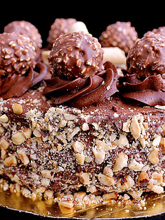 Una foto de Ferrero Rocher cake