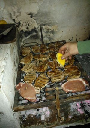 Una foto de Asado a la parrilla de lomo de chancho al pan