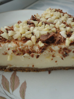 Una foto de Tarta de chocolate blanco con galletas maría