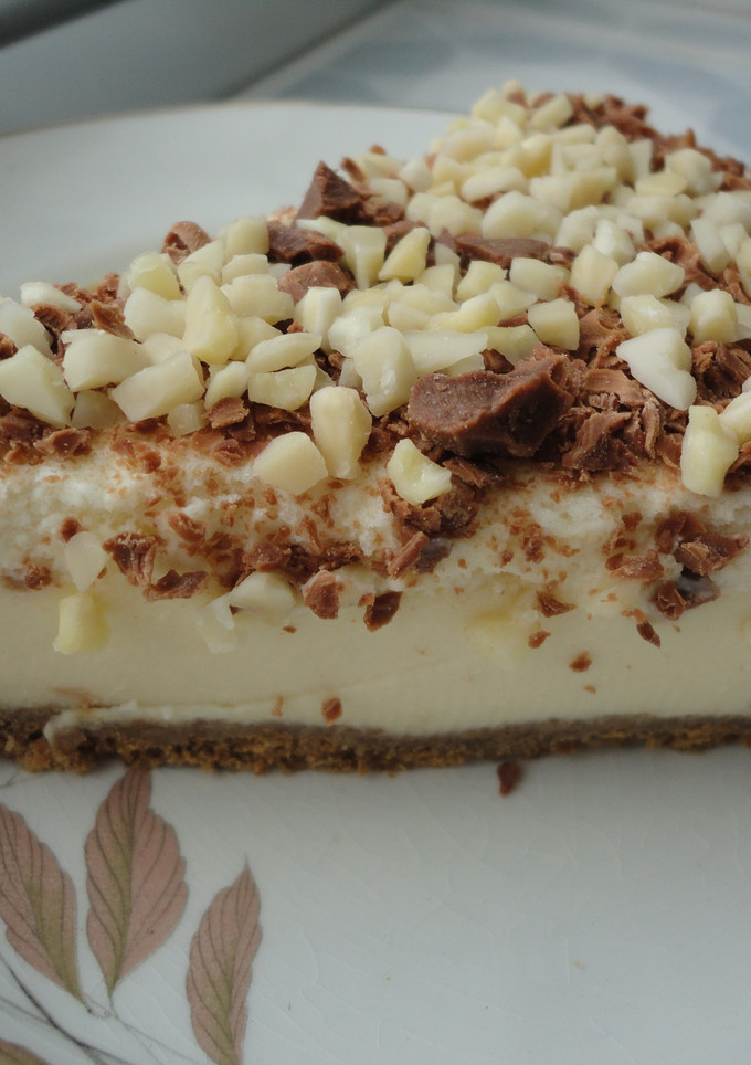 Una foto de Tarta de chocolate blanco con galletas maría