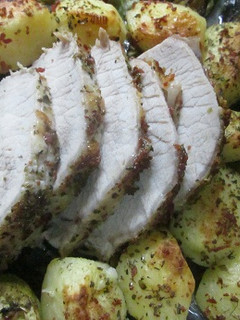 Una foto de Lomo de cerdo y patatas a la sal de jamón
