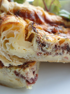 Foto principal de Tarta salada de cecina y brie