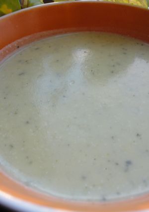 Una foto de Sopa fría de calabacín