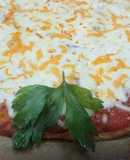 Pizza de orégano con cuatro quesos