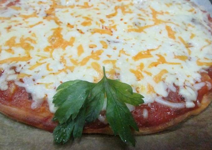 Foto principal de Pizza de orégano con cuatro quesos
