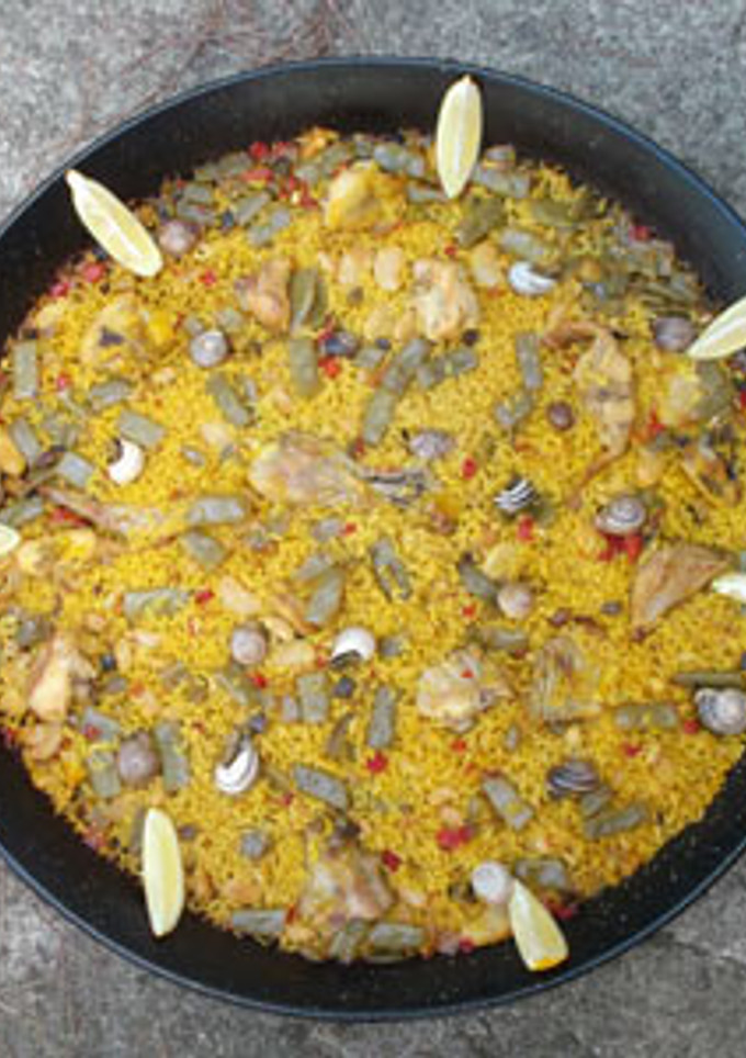 Una foto de Paella valenciana auténtica