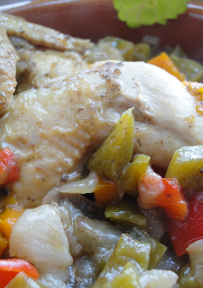 Una foto de Picantones con verduras y tapenade