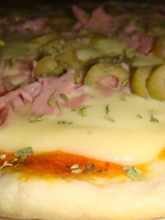 Una foto de PIZZA CASERA A LA PIEDRA 