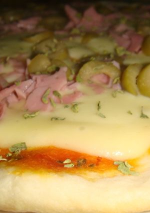 Una foto de PIZZA CASERA A LA PIEDRA 