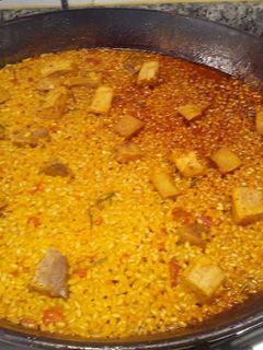 Una foto de Arroz con atún y ajos tiernos