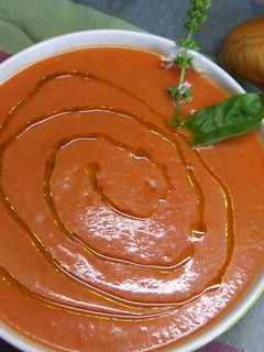 Una foto de Sopa fría roja para verano