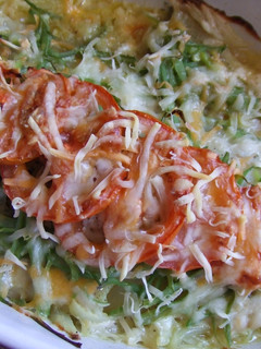 Una foto de Filetón de bacalao fresco al horno con verduras y queso