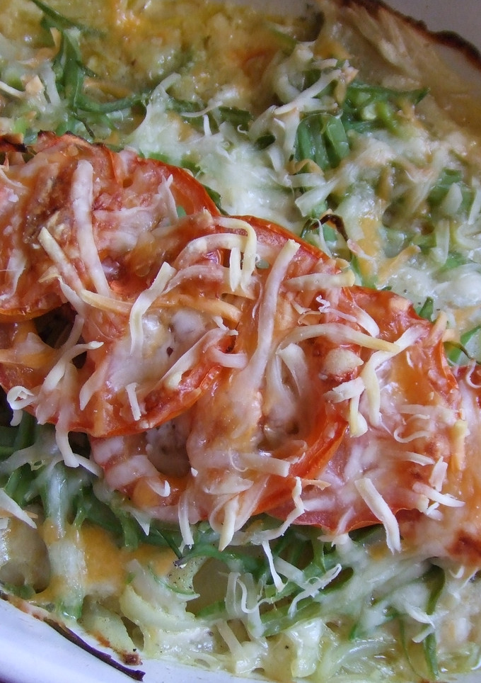 Una foto de Filetón de bacalao fresco al horno con verduras y queso