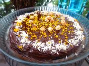 Una foto de tarta de avellanas y chocolate