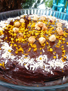 Una foto de Tarta de chocolate con coñac y cerezas