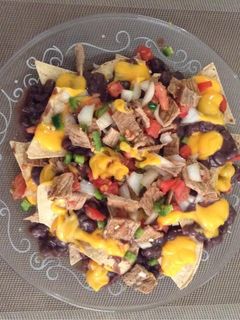 Una foto de Panchos con carne y frijoles