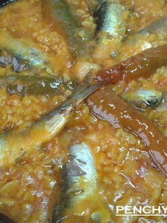 Una foto de Paella de sardinas melosa