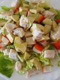 Ensalada de aguacate, bocas de mar y mero