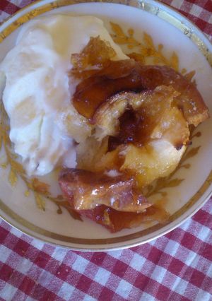 Una foto de Manzanas caramelizadas con crema