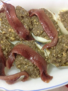 Una foto de Huevos rellenos tapenade AMC