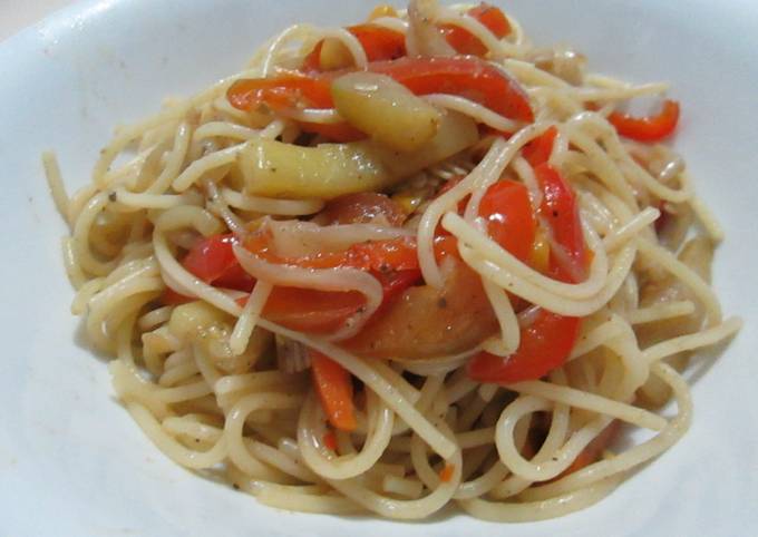 Foto principal de Espaguetis y vegetales salteados
