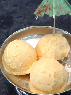 Una foto de Helado de mango cremoso