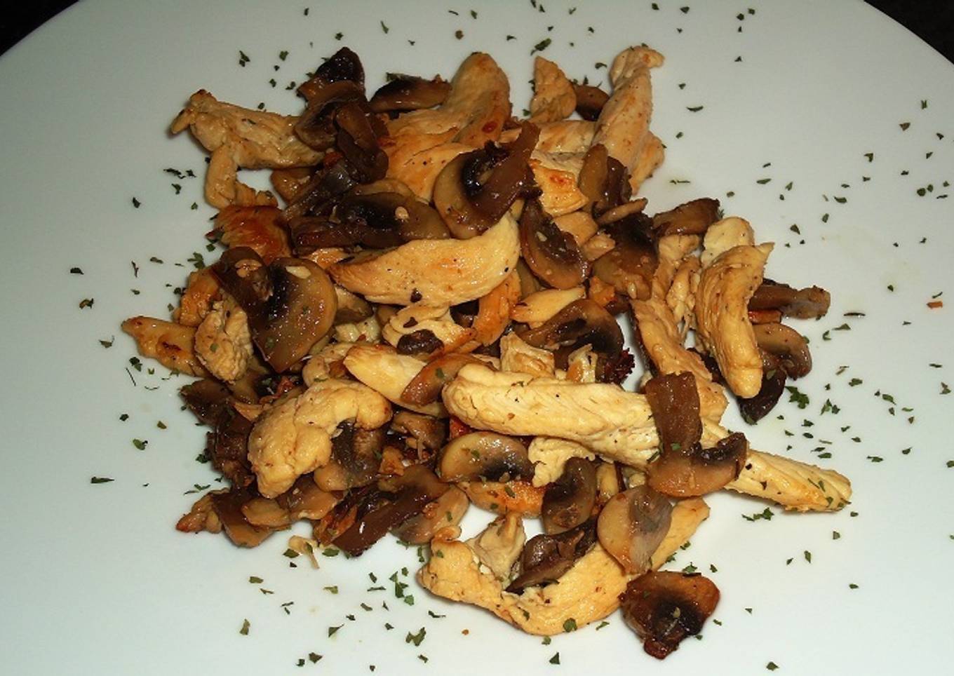 Champiñones Con Pollo Salteados