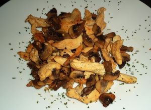 Una foto de Champiñones Con Pollo Salteados