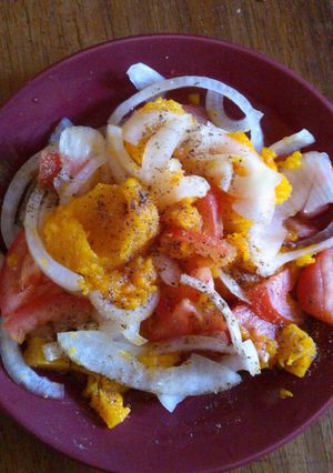 Una foto de Ensalada de anco cebolla y tomate