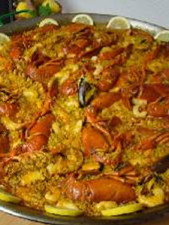Una foto de 🇪🇸 Paella de arroz con bogavante 🇪🇸