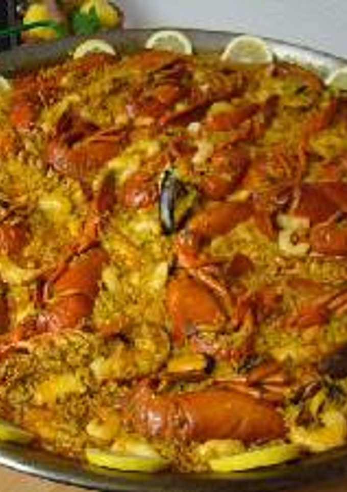 Una foto de 🇪🇸 Paella de arroz con bogavante 🇪🇸