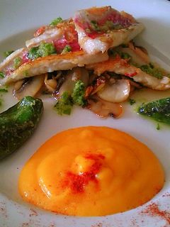 Una foto de Filetes de salmonete al ajillo