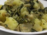 Patatas vestidas de acelgas y ajetes