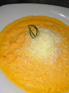 Una foto de Sopa de zanahorias con tostadas gratinadas