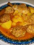 Guiso de Salsa de pava o pollo con pelotas murcianas